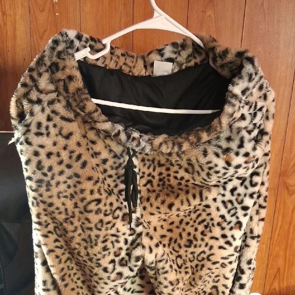 No Boundaries Leopard Print Teddy Jacket in Tan and Black - Picture 8 of 12